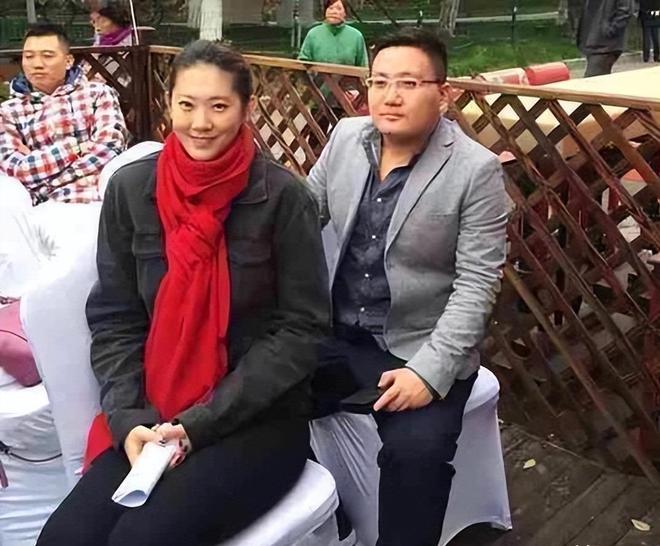演潇洒离婚37岁仍美艳动人不愁生活k8凯发国际前女排最美国手与央视导(图1)