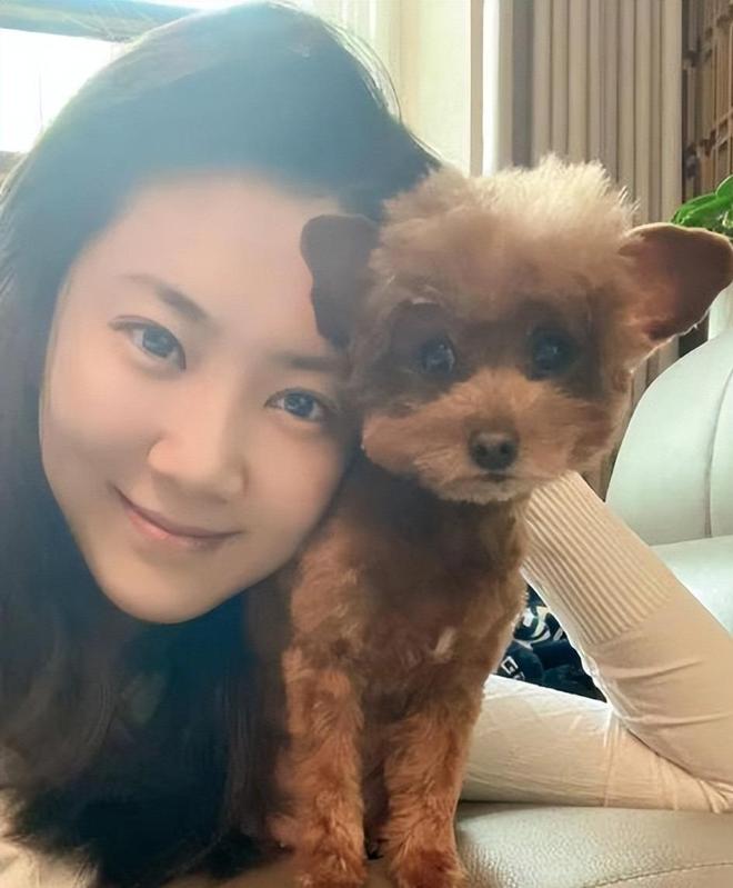 演潇洒离婚37岁仍美艳动人不愁生活k8凯发国际前女排最美国手与央视导(图5)