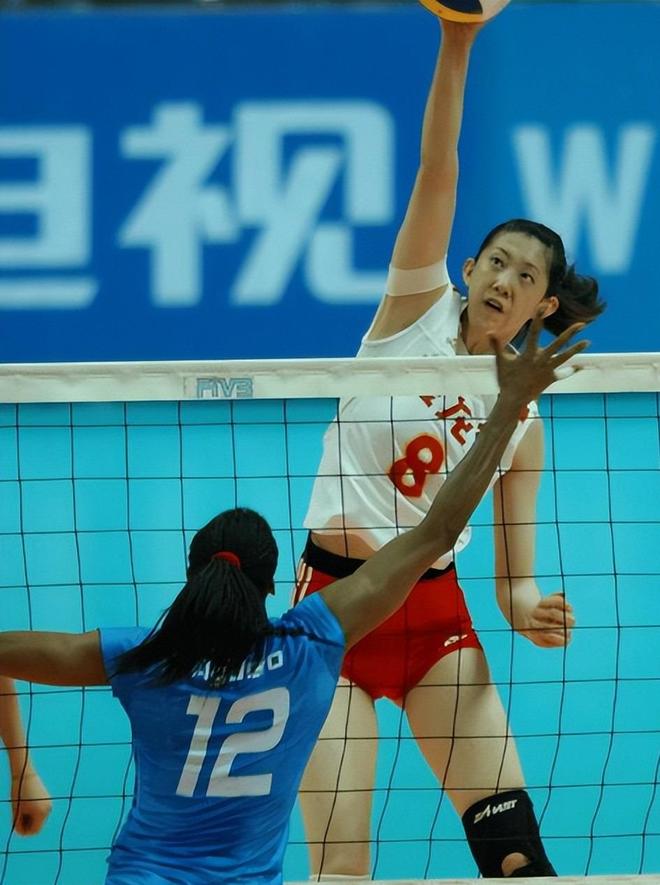 演潇洒离婚37岁仍美艳动人不愁生活k8凯发国际前女排最美国手与央视导(图7)