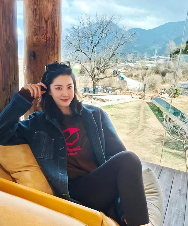 演潇洒离婚37岁仍美艳动人不愁生活k8凯发国际前女排最美国手与央视导(图8)