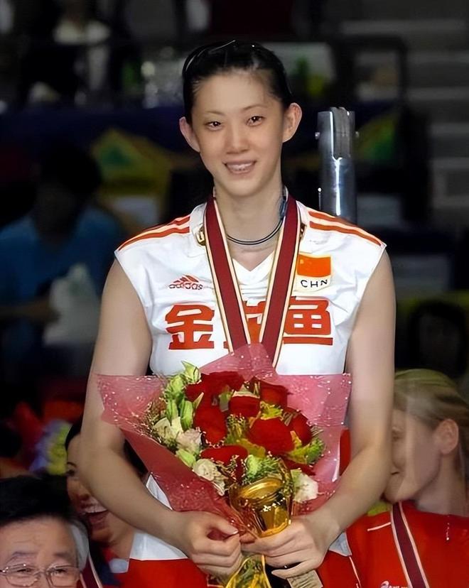 演潇洒离婚37岁仍美艳动人不愁生活k8凯发国际前女排最美国手与央视导(图10)