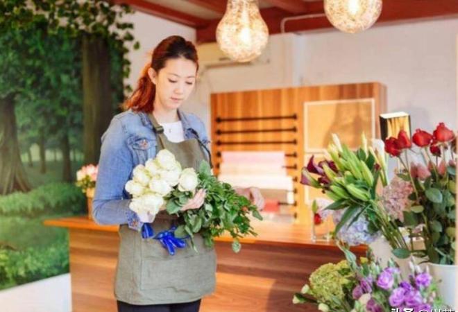 演潇洒离婚37岁仍美艳动人不愁生活k8凯发国际前女排最美国手与央视导(图21)