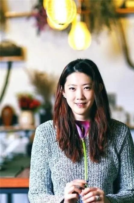 演潇洒离婚37岁仍美艳动人不愁生活k8凯发国际前女排最美国手与央视导(图26)